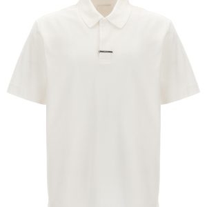 Metal clip polo shirt
