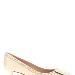 'Viv' pumps in The City'