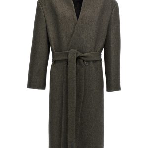 'Lapelless' coat