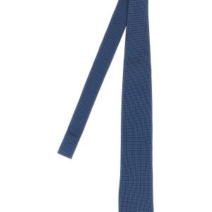 Patterned silk tie