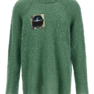 'UC2E4904-2' sweater