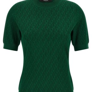 V-pattern T-shirt