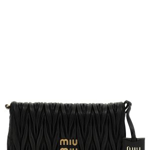 Logo matelassé clutch