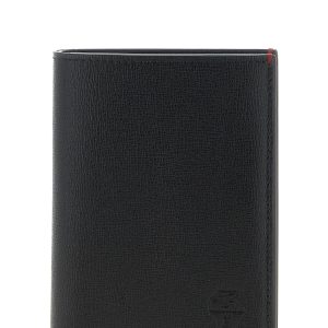 Fine grain leather passport holder