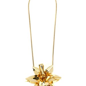 Flower pendant necklace